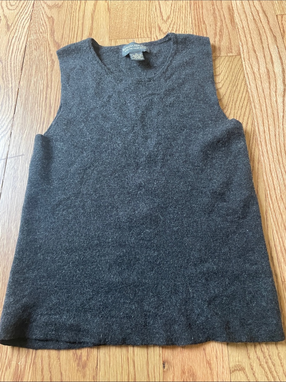 Banana Republic Women’s Charcoal Gray Sleeveless Crewneck Sweater Shell